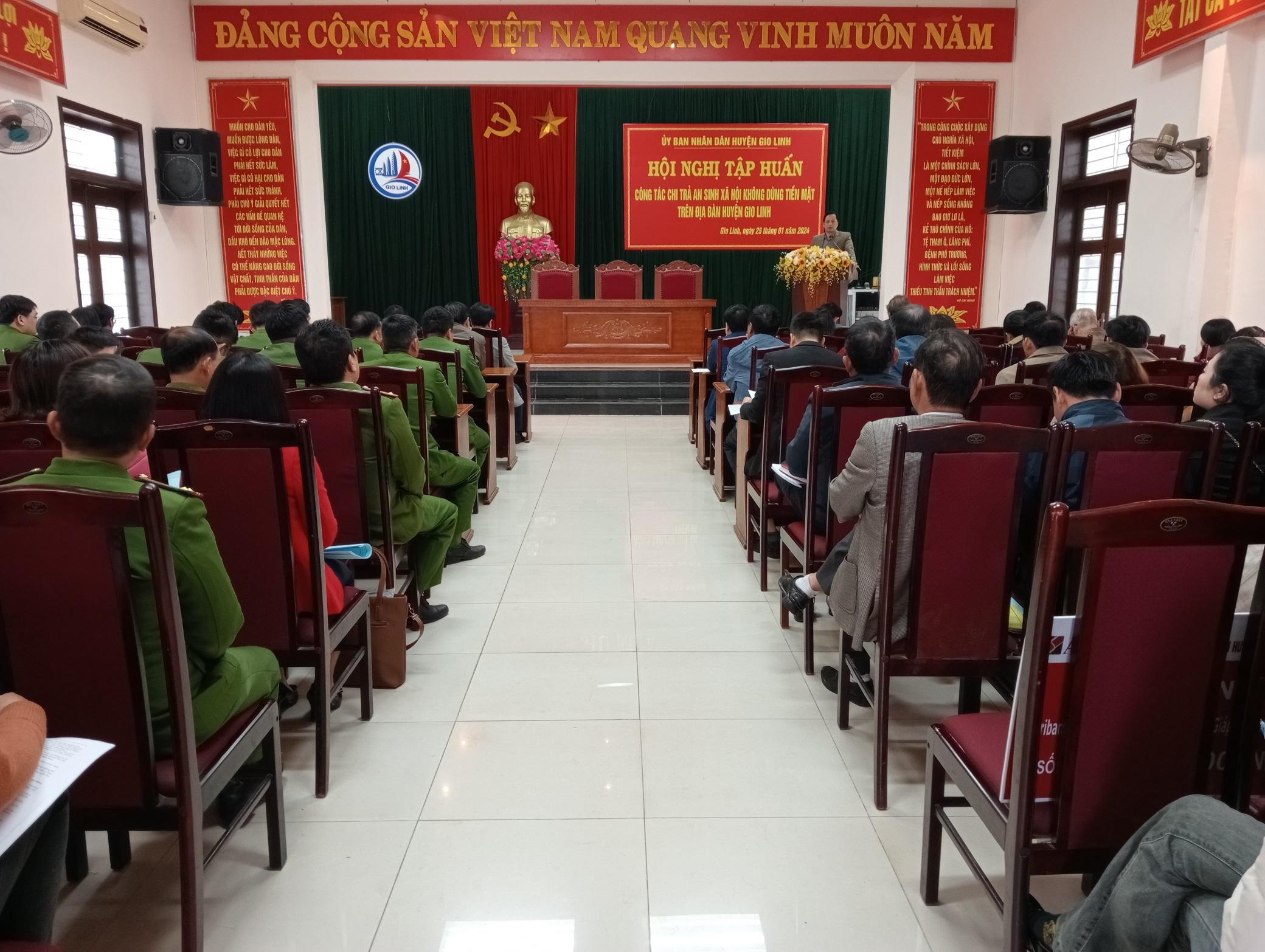 UBND huyện Gio Linh tổ chức Hội nghị triển khai, hướng dẫn chi trả không dùng tiền mặt đến các đối...